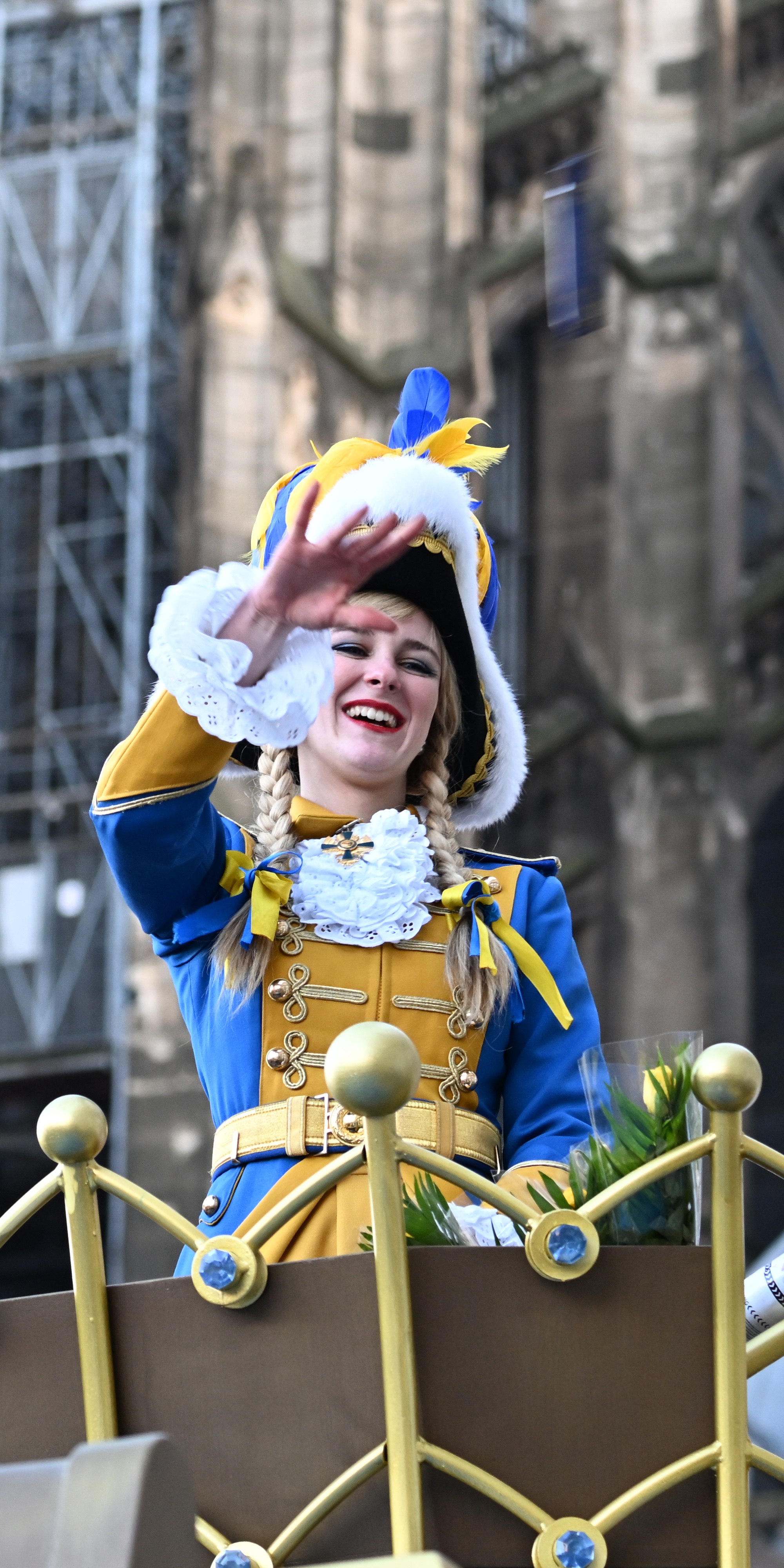 Photo of a lady throwing candy from a parade float