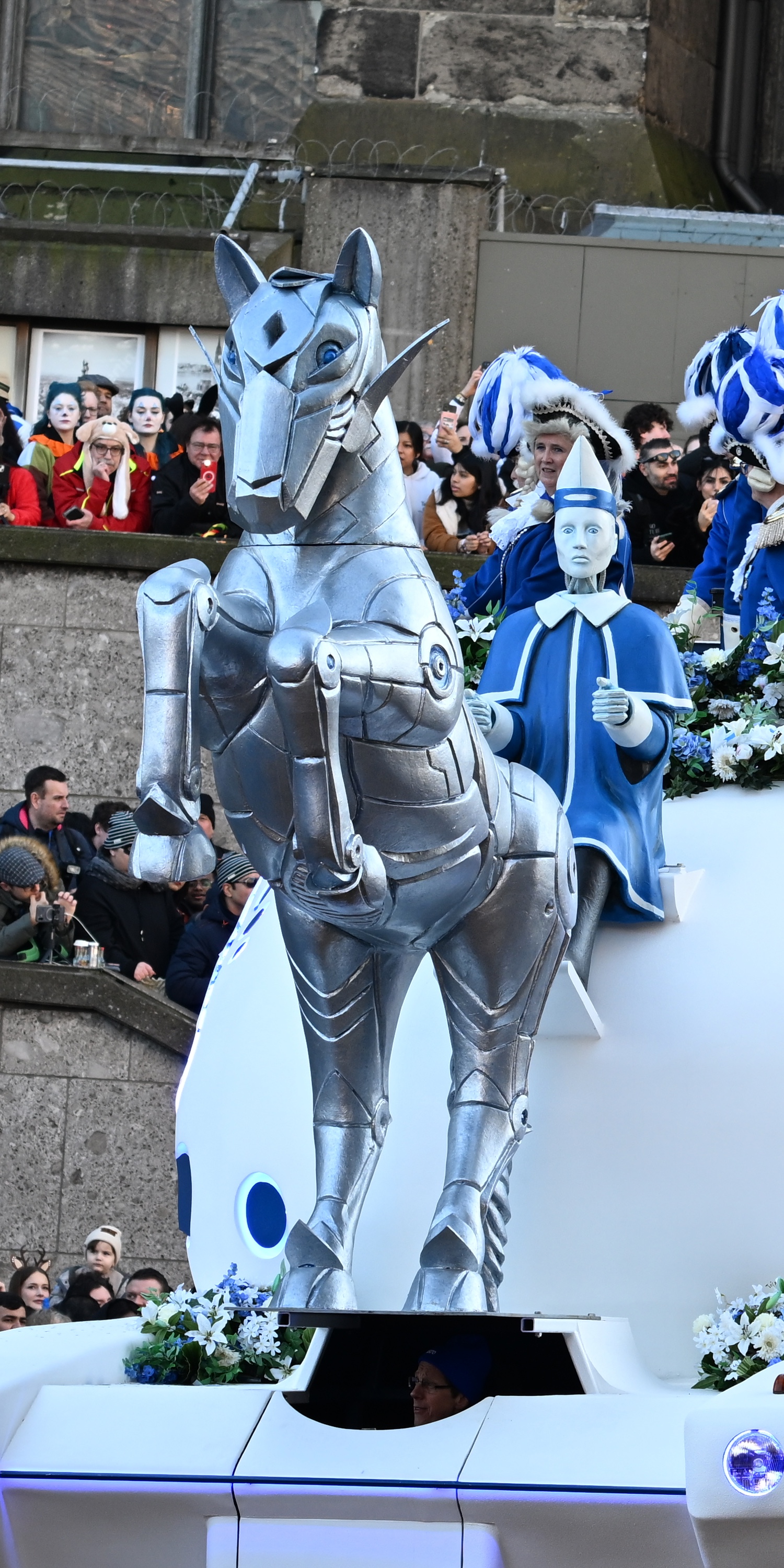 Photo of robot horse float in a parade